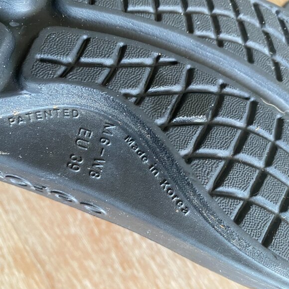 OOFOS Unisex Slide Recovery Footwear in Iridescent Snake Women’s 8 - Men’s 6 - Picture 6 of 7